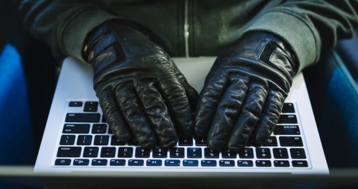 hacker-con-portatil